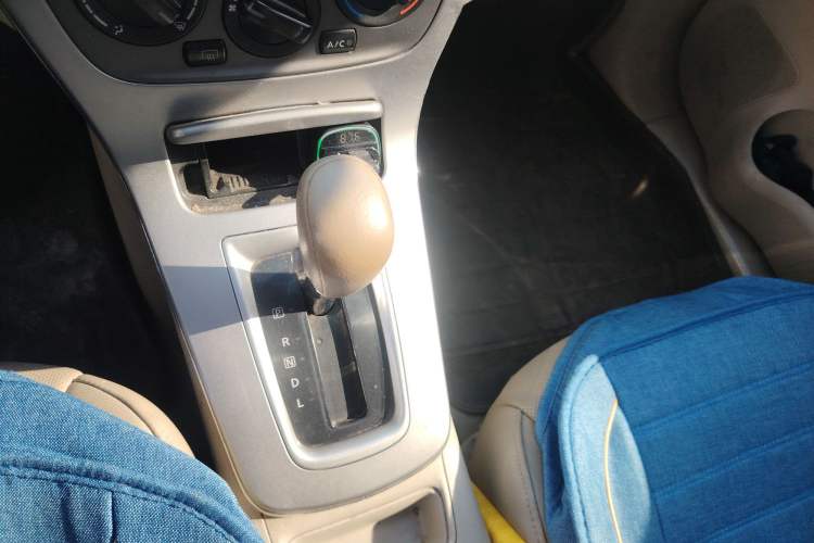 Used Nissan Sylphy 2012 1.6XE CVT Comfort Edition Gear Lever