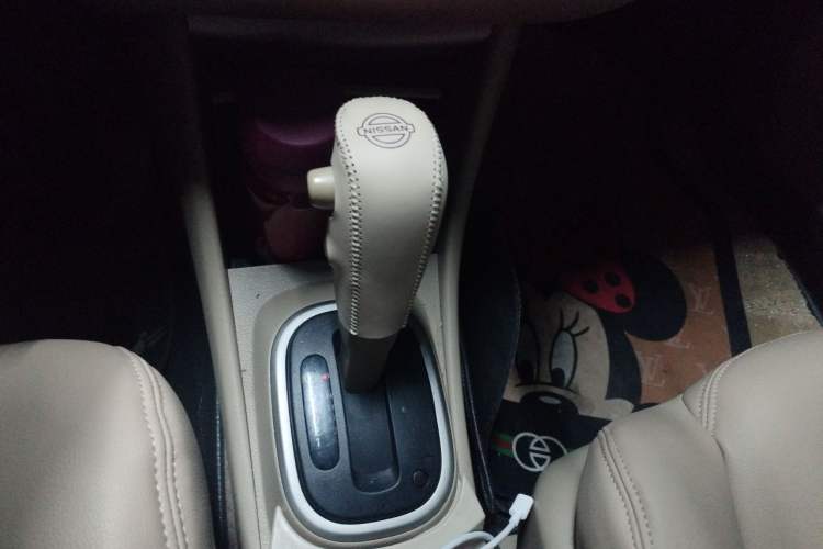 Used Nissan Sylphy 2012 Classic 1.6XE Automatic Comfort Edition Gear Lever