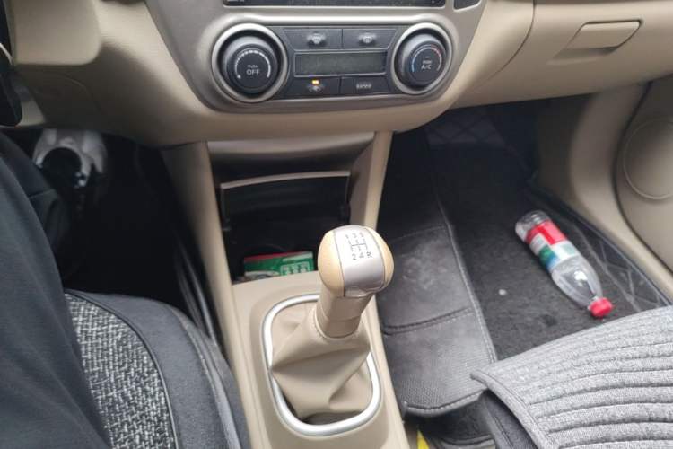 Used Nissan Sylphy 2012 Classic 1.6XE Manual Comfort Edition Gear Lever