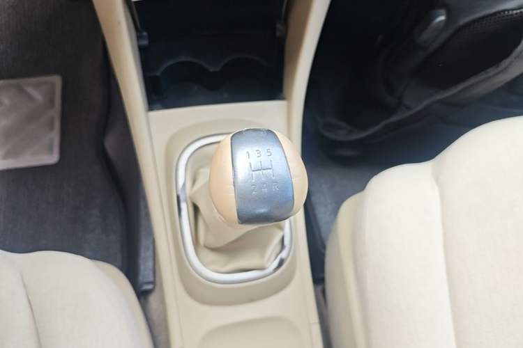 Used Nissan Sylphy 2012 Classic 1.6XE Manual Comfort Edition Gear Lever