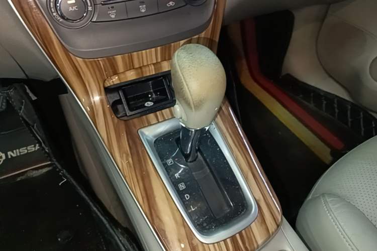 Used Nissan Sylphy 2012 1.6 XL CVT Luxury Edition Gear Lever