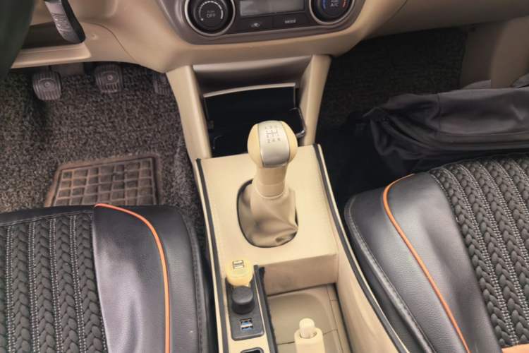 Used Nissan Sylphy 2012 Classic 1.6XE Manual Comfort Edition Gear Lever