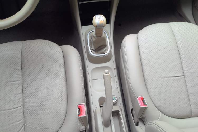 Used Nissan Sylphy 2012 Classic 1.6XL Manual Luxury Edition Gear Lever