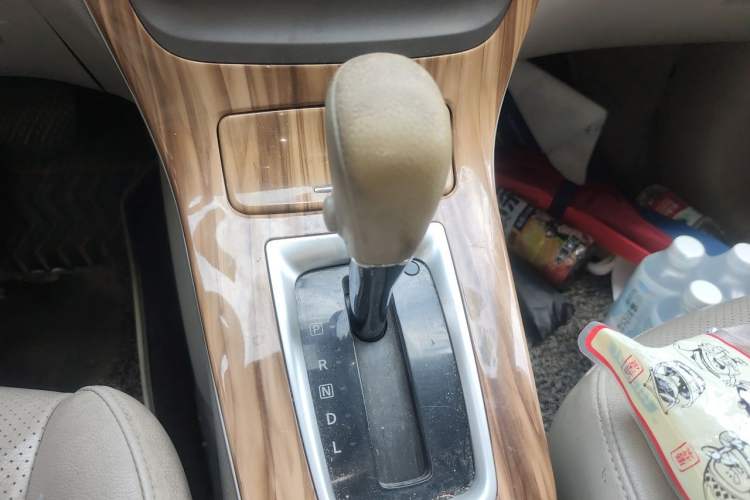 Used Nissan Sylphy 2012 1.6 XL CVT Luxury Edition Gear Lever