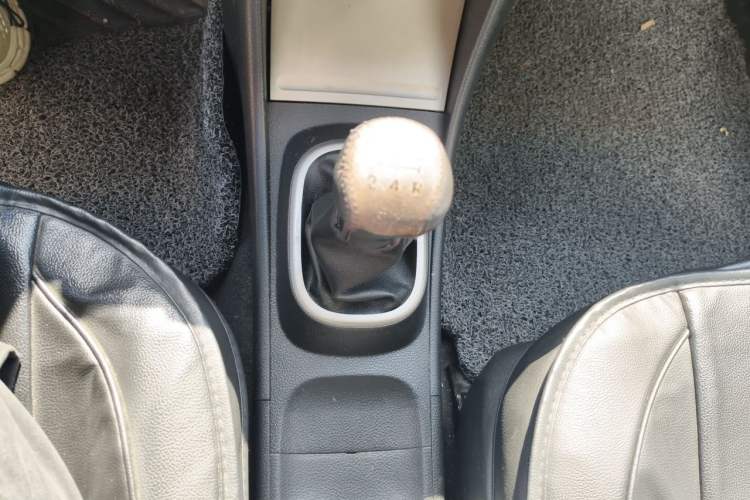 Used Nissan Sylphy 2012 Classic 1.6XE Manual Comfort Edition Gear Lever