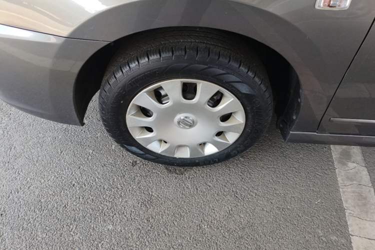 Used Nissan Sylphy 2012 Classic 1.6XE Manual Comfort Edition Left Front Wheel Hub