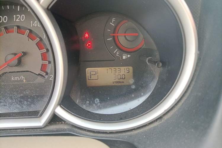 Used Nissan Sylphy 2012 1.6XE CVT Comfort Edition Odometer Close Up