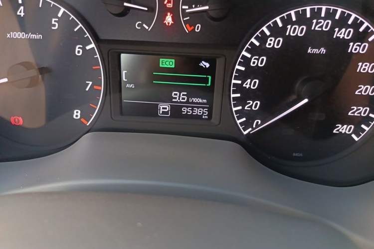 Used Nissan Sylphy 2012 1.6XE CVT Comfort Edition Odometer Close Up