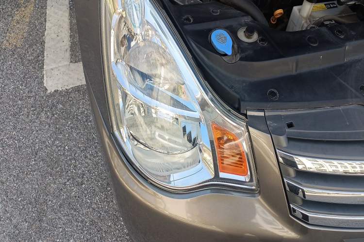 Used Nissan Sylphy 2012 Classic 1.6XE Automatic Comfort Edition Right Front Headlight