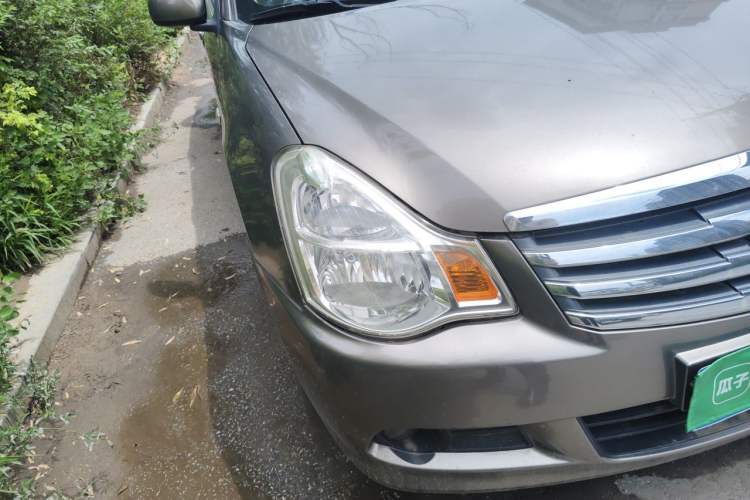 Used Nissan Sylphy 2012 Classic 1.6XE Manual Comfort Edition Right Front Headlight