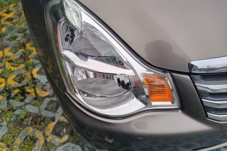 Used Nissan Sylphy 2012 Classic 1.6XE Manual Comfort Edition Right Front Headlight