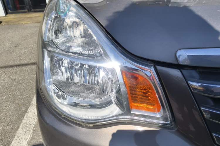 Used Nissan Sylphy 2012 Classic 1.6XE Manual Comfort Edition Right Front Headlight