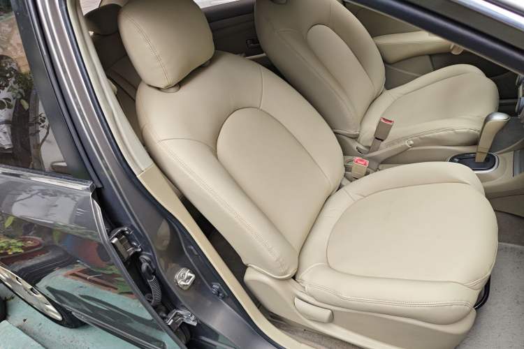 Used Nissan Sylphy 2012 Classic 1.6XE Automatic Comfort Edition Right Front Seat