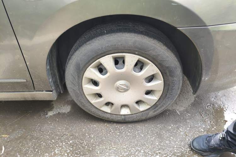 Used Nissan Sylphy 2012 Classic 1.6XE Manual Comfort Edition Right Front Wheel Hub