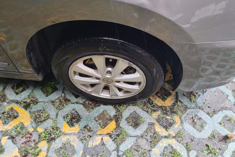 Used Nissan Sylphy 2012 Classic 1.6XE Manual Comfort Edition Right Front Wheel Hub