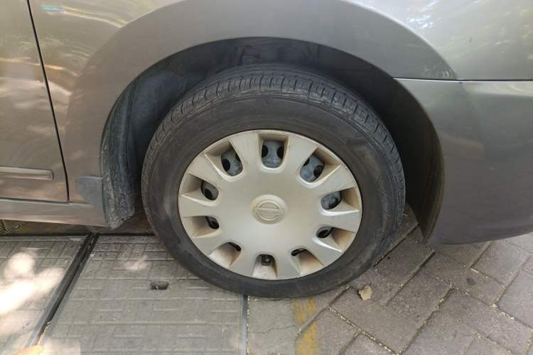Used Nissan Sylphy 2012 Classic 1.6XE Manual Comfort Edition Right Front Wheel Hub