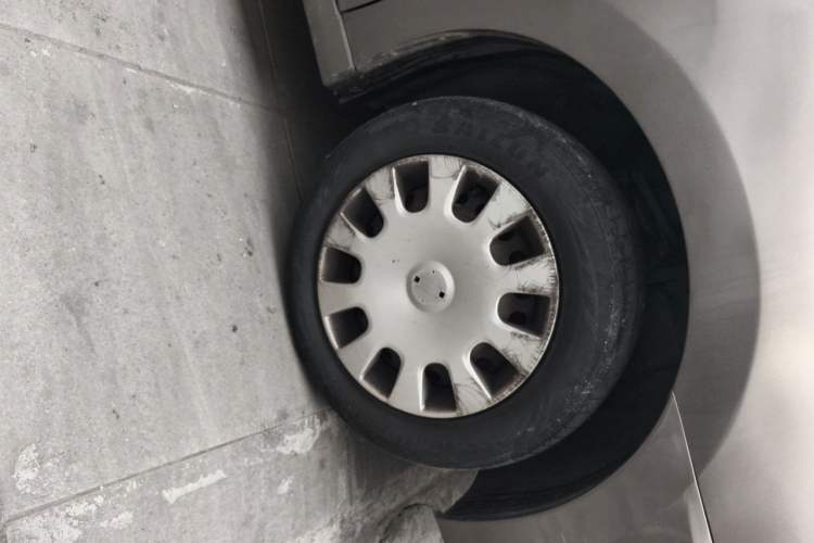 Used Nissan Sylphy 2012 Classic 1.6XE Manual Comfort Edition Right Front Wheel Hub