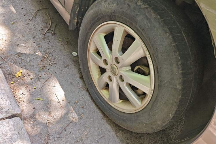 Used Nissan Sylphy 2012 Classic 1.6XE Manual Comfort Edition Right Front Wheel Hub