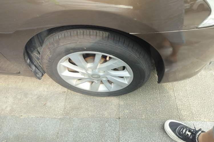 Used Nissan Sylphy 2012 1.6XE Manual Comfort Edition Right Front Wheel Hub