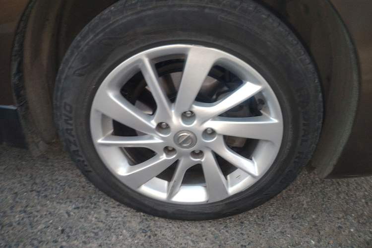 Used Nissan Sylphy 2012 1.6 XL CVT Luxury Edition Right Front Wheel Hub