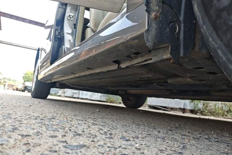 Used Nissan Sylphy 2012 Classic 1.6XE Manual Comfort Edition Right Side Sill