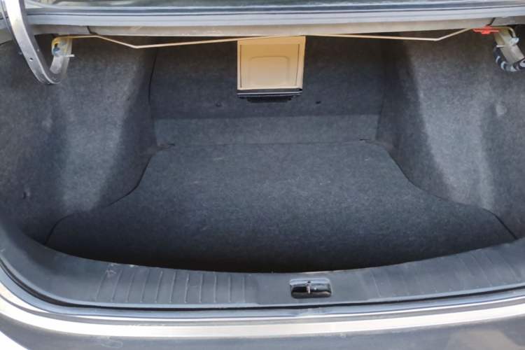 Used Nissan Sylphy 2012 Classic 1.6XE Manual Comfort Edition Trunk