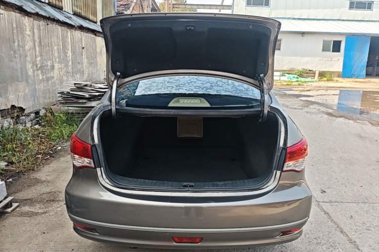 Used Nissan Sylphy 2012 Classic 1.6XE Manual Comfort Edition Trunk