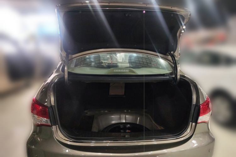 Used Nissan Sylphy 2012 Classic 1.6XE Automatic Comfort Edition Trunk