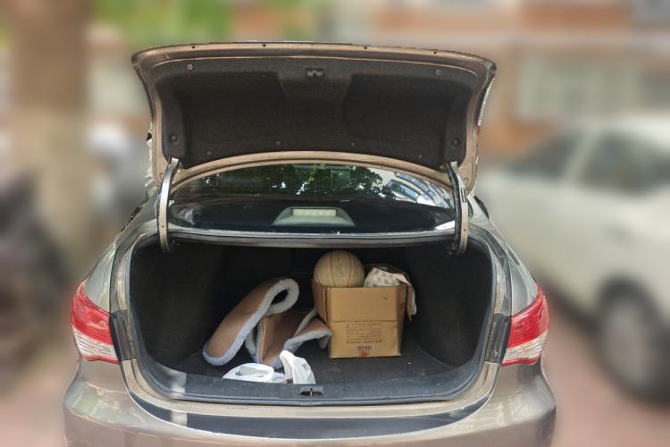 Used Nissan Sylphy 2012 Classic 1.6XE Manual Comfort Edition Trunk