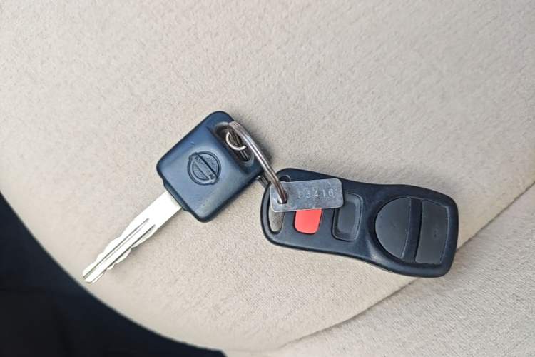 Used Nissan Sylphy 2012 Classic 1.6XE Manual Comfort Edition Vehicle Key