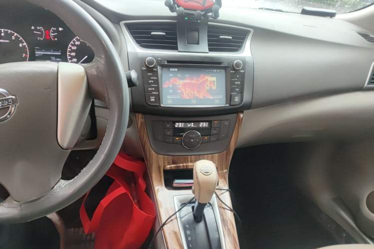Used Nissan Sylphy 2014 1.6XV CVT Deluxe Edition Audio And AC Panel
