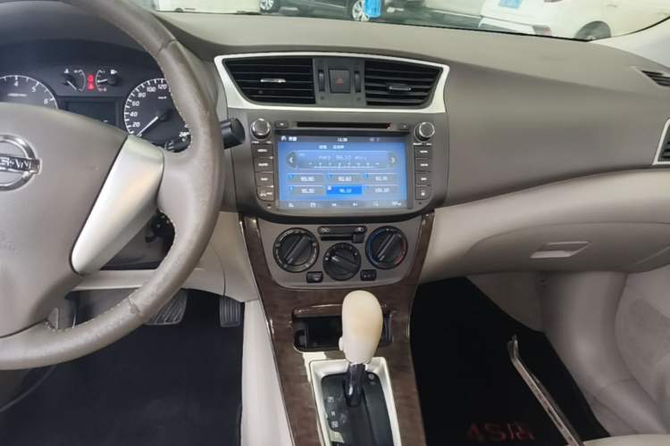Used Nissan Sylphy 2014 1.6XV CVT Deluxe Edition Audio And AC Panel