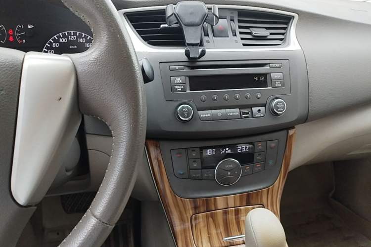 Used Nissan Sylphy 2014 1.6XV CVT Deluxe Edition Audio And AC Panel