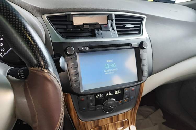 Used Nissan Sylphy 2014 1.6XV CVT Deluxe Edition Audio And AC Panel