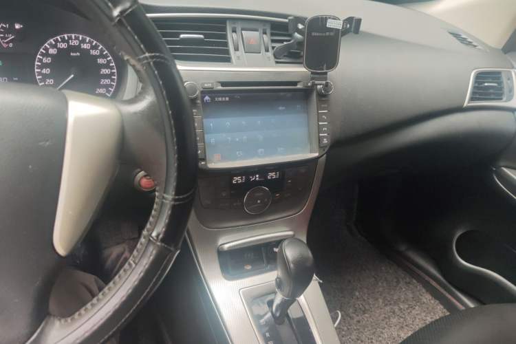 Used Nissan Sylphy 2014 1.6XV CVT Deluxe Edition Audio And AC Panel