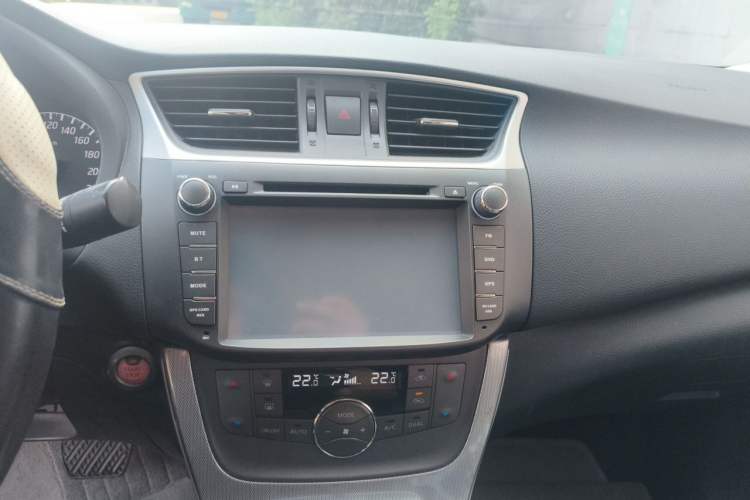 Used Nissan Sylphy 2014 1.6XV CVT Deluxe Edition Audio And AC Panel