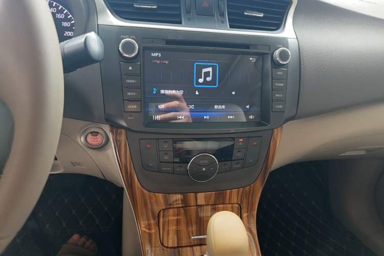 Used Nissan Sylphy 2014 1.6XV CVT Deluxe Edition Audio And AC Panel