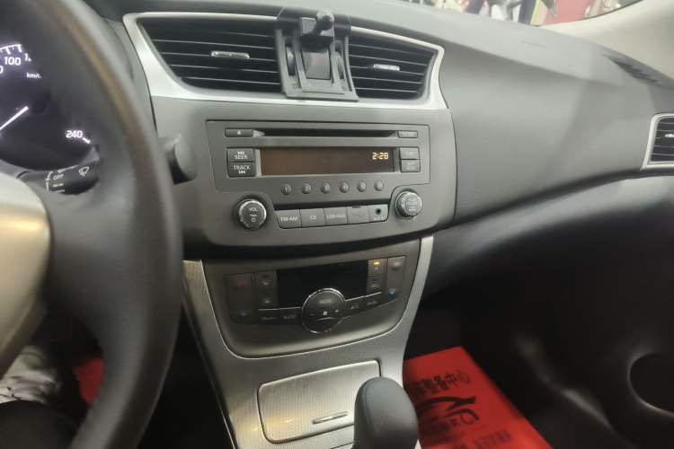 Used Nissan Sylphy 2014 1.6XV CVT Deluxe Edition Audio And AC Panel
