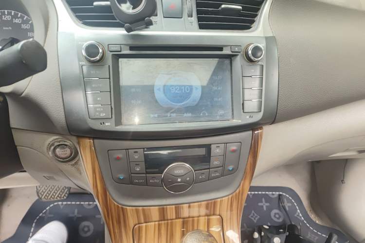 Used Nissan Sylphy 2014 1.6XV CVT Deluxe Edition Audio And AC Panel