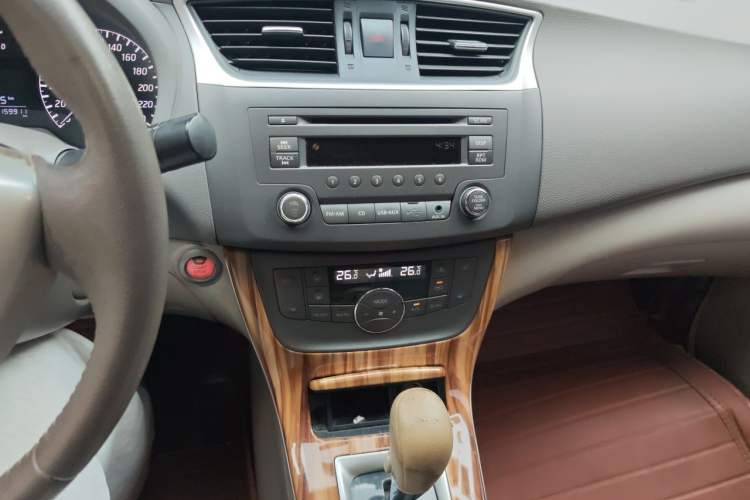 Used Nissan Sylphy 2014 1.6XV CVT Deluxe Edition Audio And AC Panel