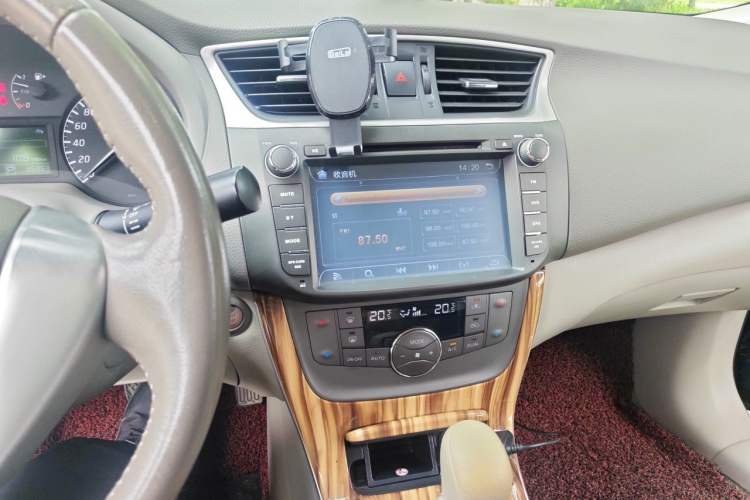 Used Nissan Sylphy 2014 1.6XV CVT Deluxe Edition Audio And AC Panel