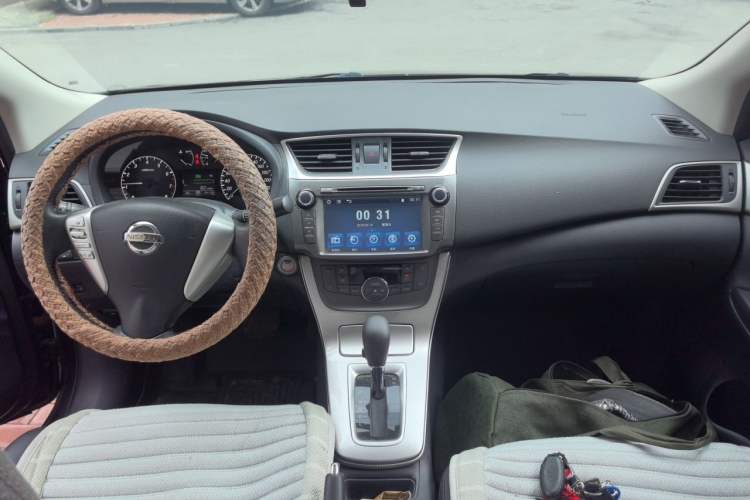 Used Nissan Sylphy 2014 1.6XV CVT Deluxe Edition Center Console