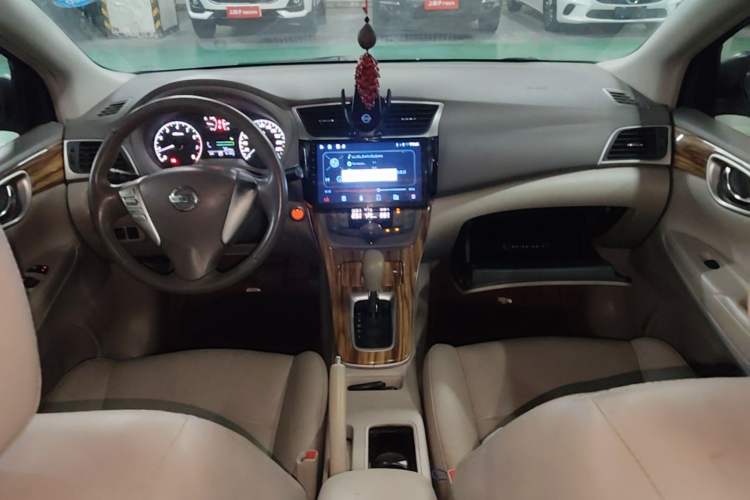 Used Nissan Sylphy 2014 1.6XV CVT Deluxe Edition Center Console