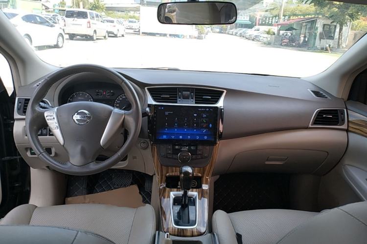 Used Nissan Sylphy 2014 1.6XV CVT Deluxe Edition Center Console