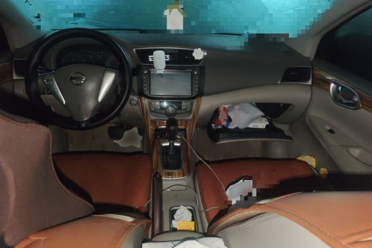 Used Nissan Sylphy 2014 1.6XV CVT Deluxe Edition Center Console