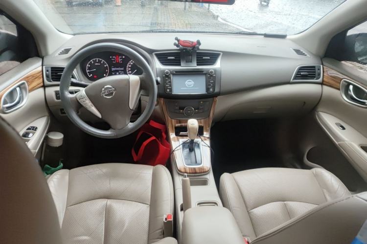 Used Nissan Sylphy 2014 1.6XV CVT Deluxe Edition Center Console