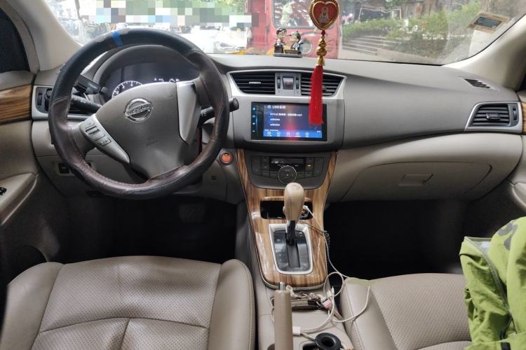 Used Nissan Sylphy 2014 1.6XV CVT Deluxe Edition Center Console