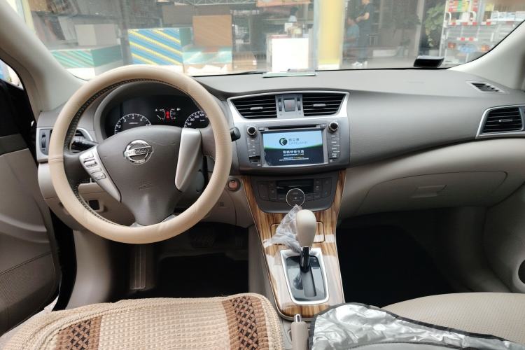 Used Nissan Sylphy 2014 1.6XV CVT Deluxe Edition Center Console