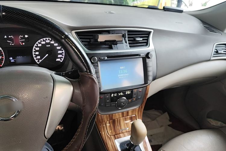 Used Nissan Sylphy 2014 1.6XV CVT Deluxe Edition Center Console