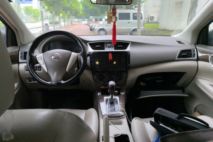 Used Nissan Sylphy 2014 1.6XV CVT Deluxe Edition Center Console